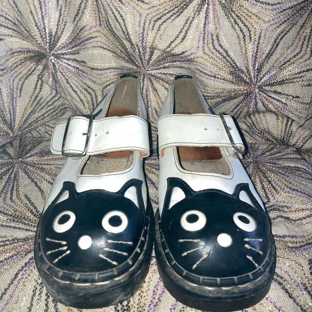 Vintage - TredAir Black & Cat White MaryJanes